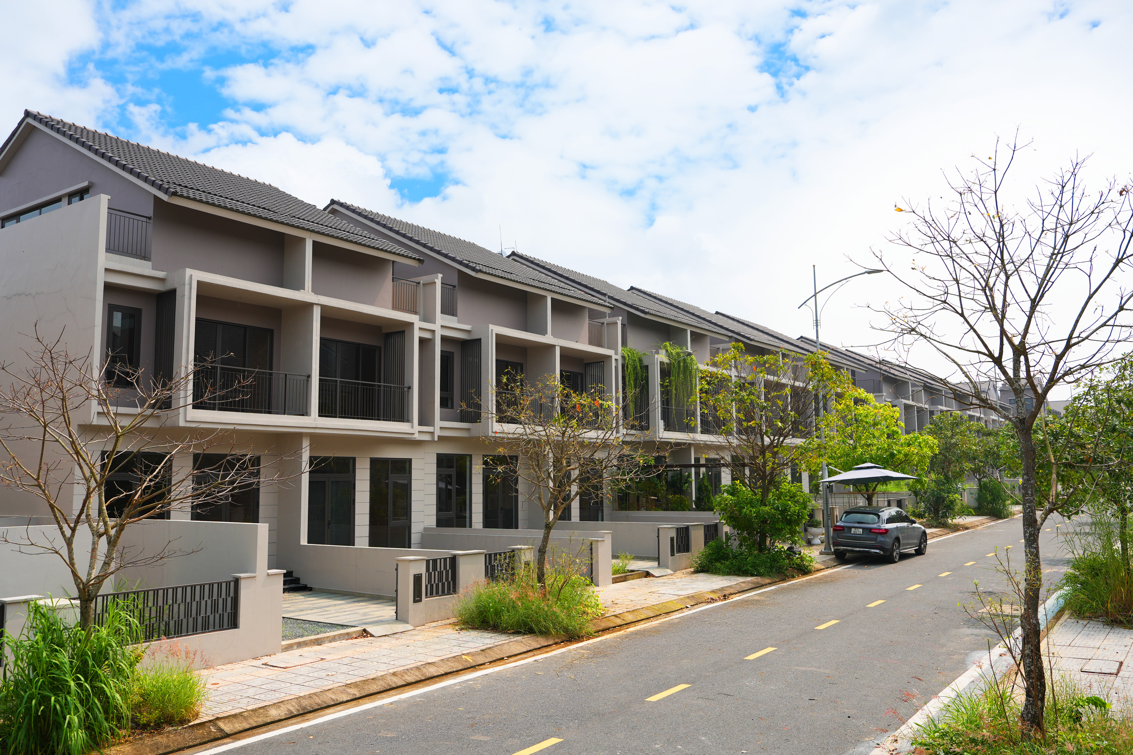 Cận cảnh hạ tầng và xây dựng nhà phố Sapphire Parkview